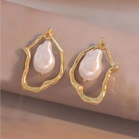 Jewelry - Faux pearl earrings design